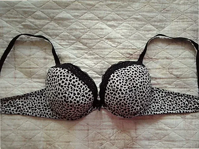 2 Teilig C&A Lingerie BH's Spitze süß verspielt gepunktet und Herzchen Gr.85C