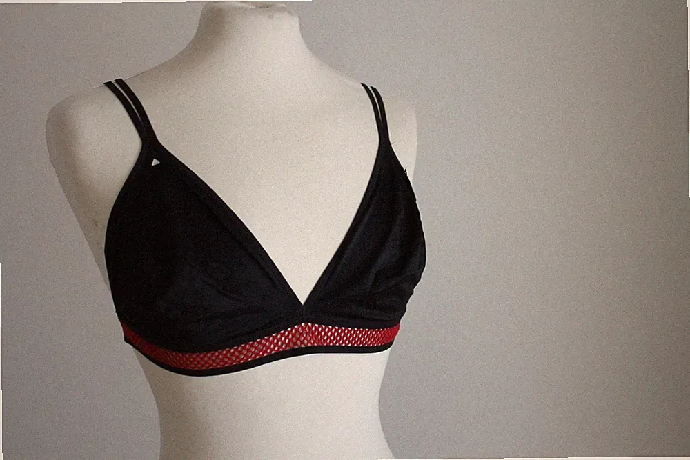 Bee-Dees Triangel-BH Gr.70C rot schwarz träger mit Mesh-band