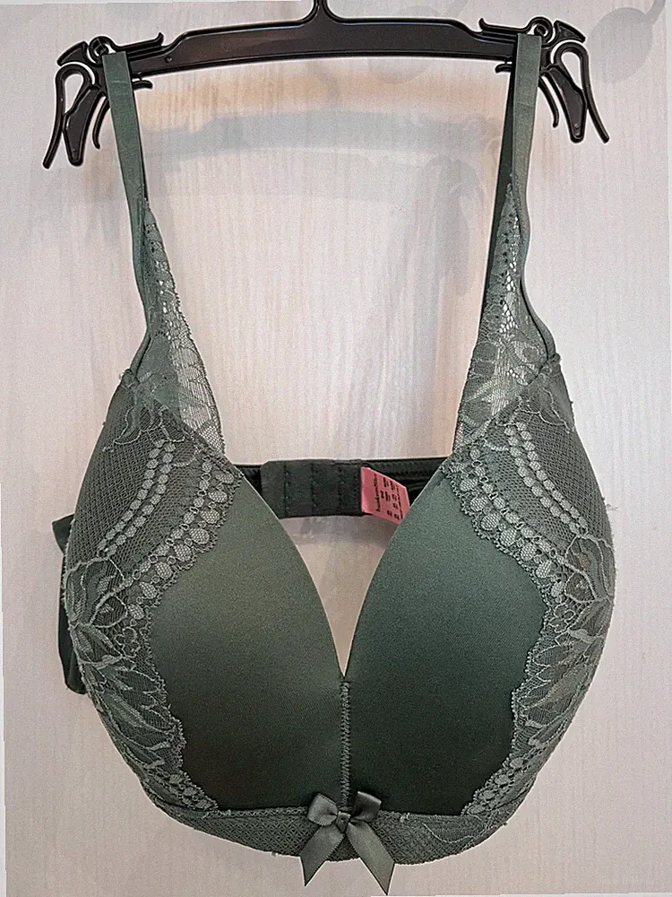 BH 85 c bügelfrei grün mit Spitze, neuwertig Hunkemöller