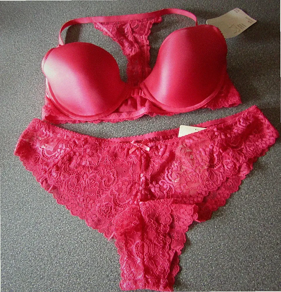 BH Set Vollschalen BH & Stringpanty GR.L / 80B Pink NEU mit Etikett