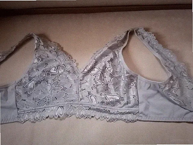BH ungepolstert - hellgrau - teils Spitze - breite Träger - Gr. 85B - NEU!
