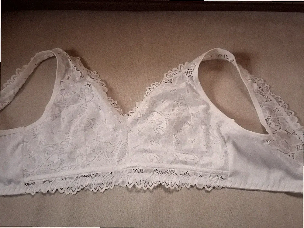 BH ungepolstert - naturweiß - teils Spitze - breite Träger - Gr. 85B - NEU!