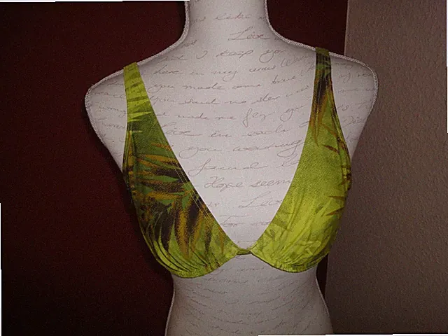 Bikini Top Oberteil Bade-BH Größe 40 Cup B Badeanzug grün Fit&more *NEU*