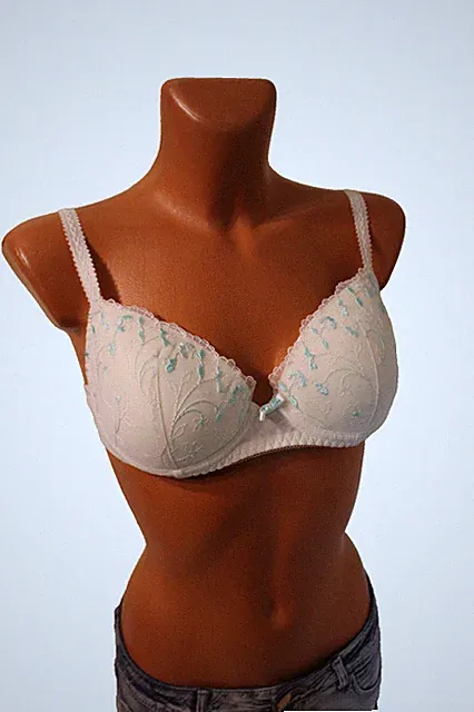 Bodyflirt BH 75B passt 70B 70 B Bügel Polster Spitze wollweiß weiß geformt