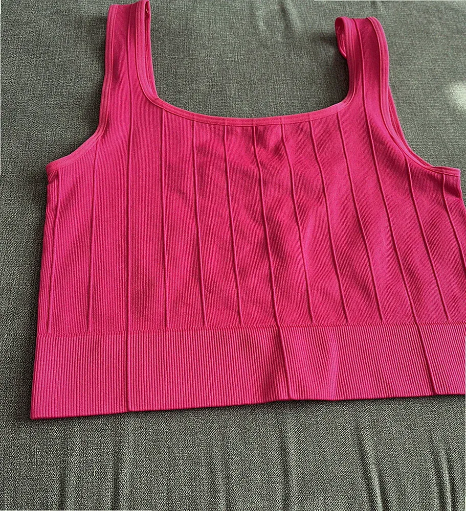 Brandneu mit Etikett H&M Sport Damen Cerise Pink nahtloses BH-Top - Größe S