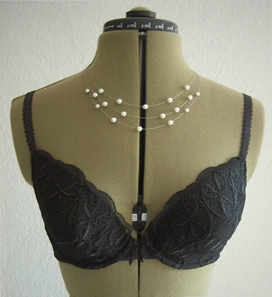 Bügel-BH von AUDELLE (Gr. 70 C) in schwarz - Spitzen plunge BH - NEU !!!
