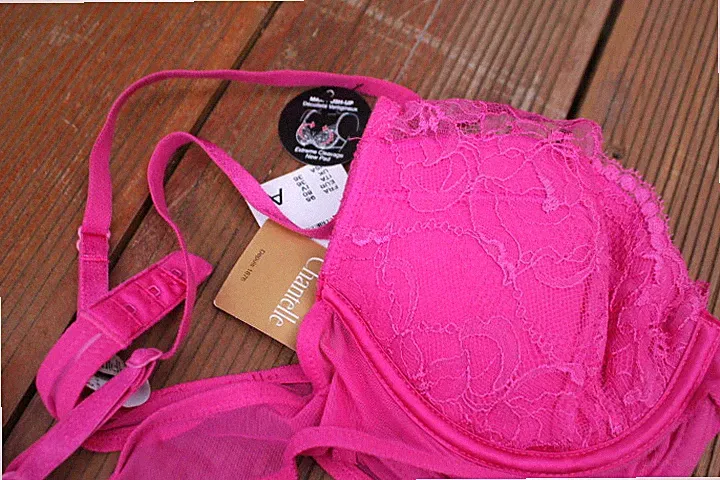 Chantelle Dekorativer BH Push up. Serie 2812/42 Fuchsia mit Kissen 80A