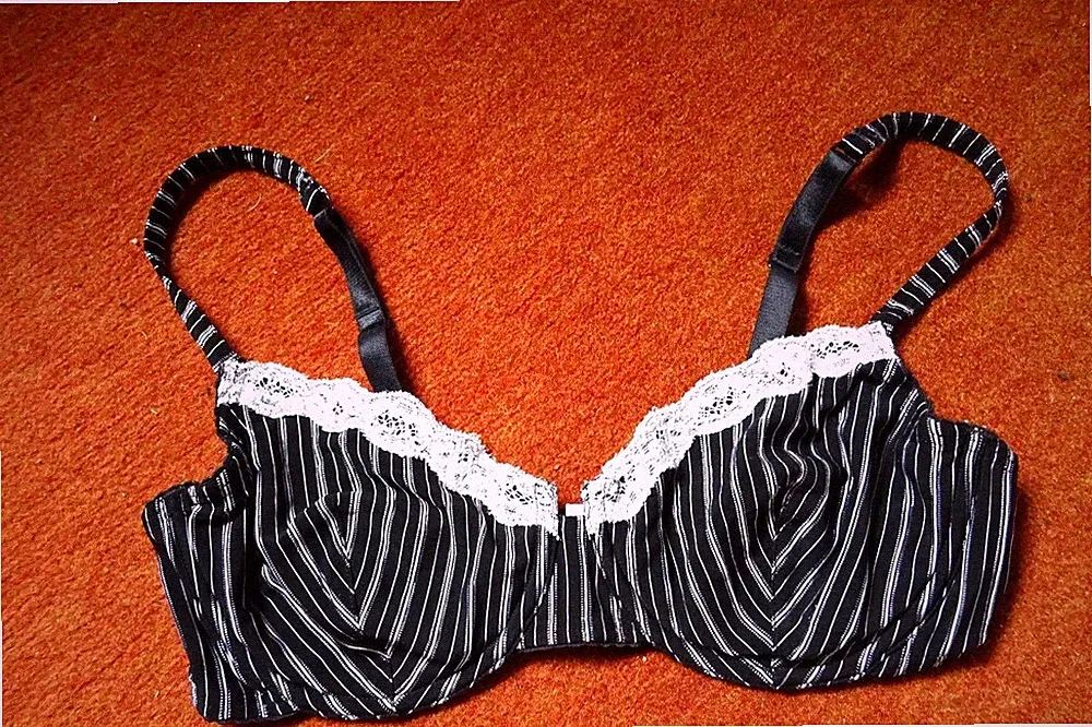 chicer BH Cup Gr.80D schwarz weiße Nadelstreifen weiße breite Spitze elegant!