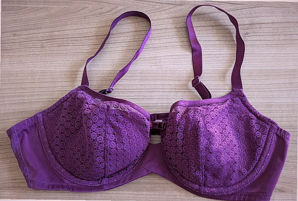 Damen Balconett Bügel BH von Triumph Gr. 85 C lila magenta florale Spitze