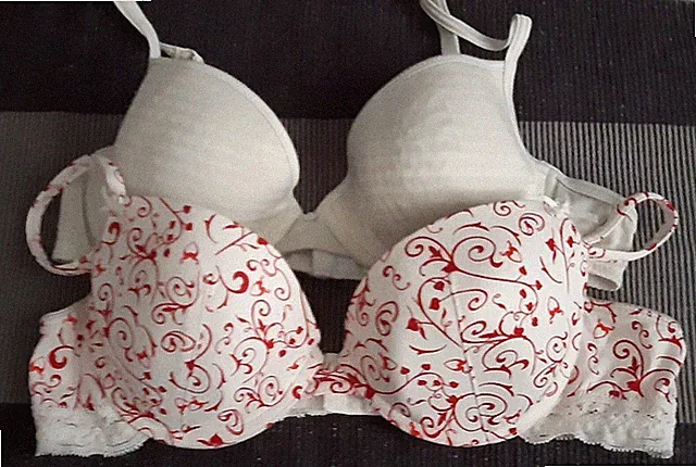Damen/Mädchen BH's/Gr.75A/2 Stück/Gepolstert/BeeDees+Gina Benotti