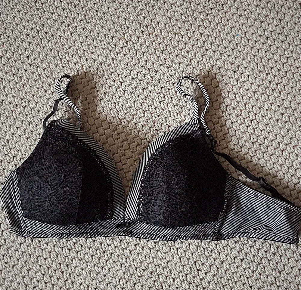 Gestreifter bügelloser BH der Marke *ESPRIT* Gr. 80 A