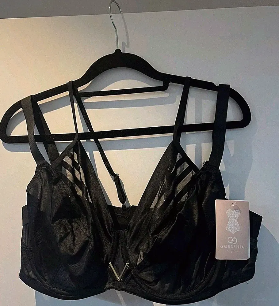 Gorsenia BH Schwarz mit Zierträgern CUP 95C