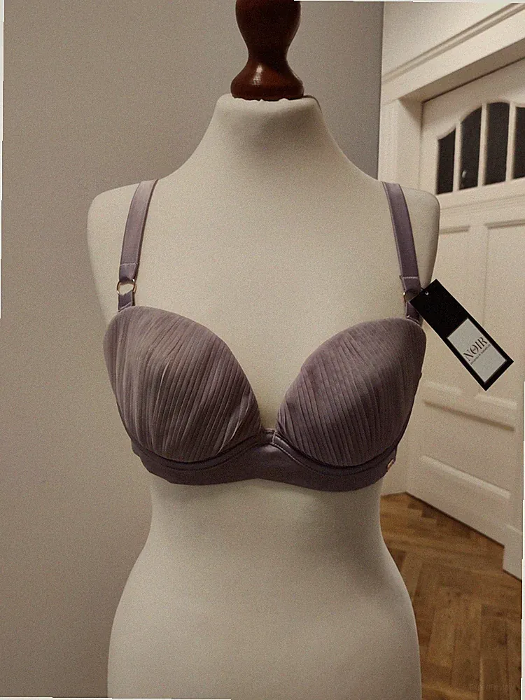 Hunkemöller gepolsterter Bügel-BH Antonia 75B - NOIR Collection - Lila, Spitze