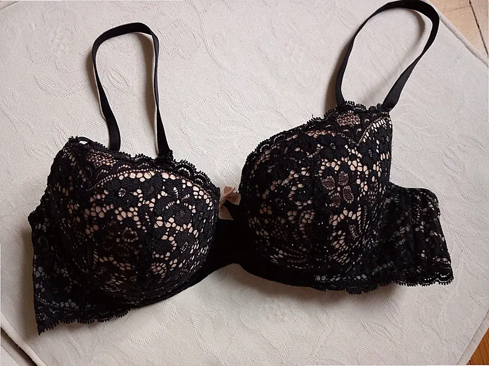 Hunkemöller Push-Up-BH mit Bügel,tolle Spitze Schwarz - farbig unterlegt,Gr 75 C