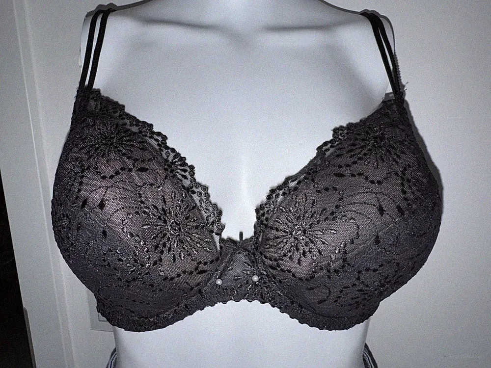 Kaum getragen - Marie Jo Push UP BH schwarz Stickereien 85 D