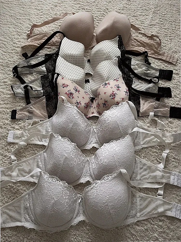 Konvolut gepolsterte Schalen BH 85 E mit Spitze H&M