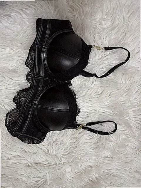 Kunstleder BH Schwarz Größe 75B Schwarz mit Spitze