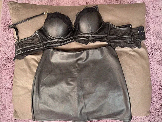 Kunstleder Spitzen BH Schwarz, Größe 75 M Mit Kunstleder Rock Gr.M Set