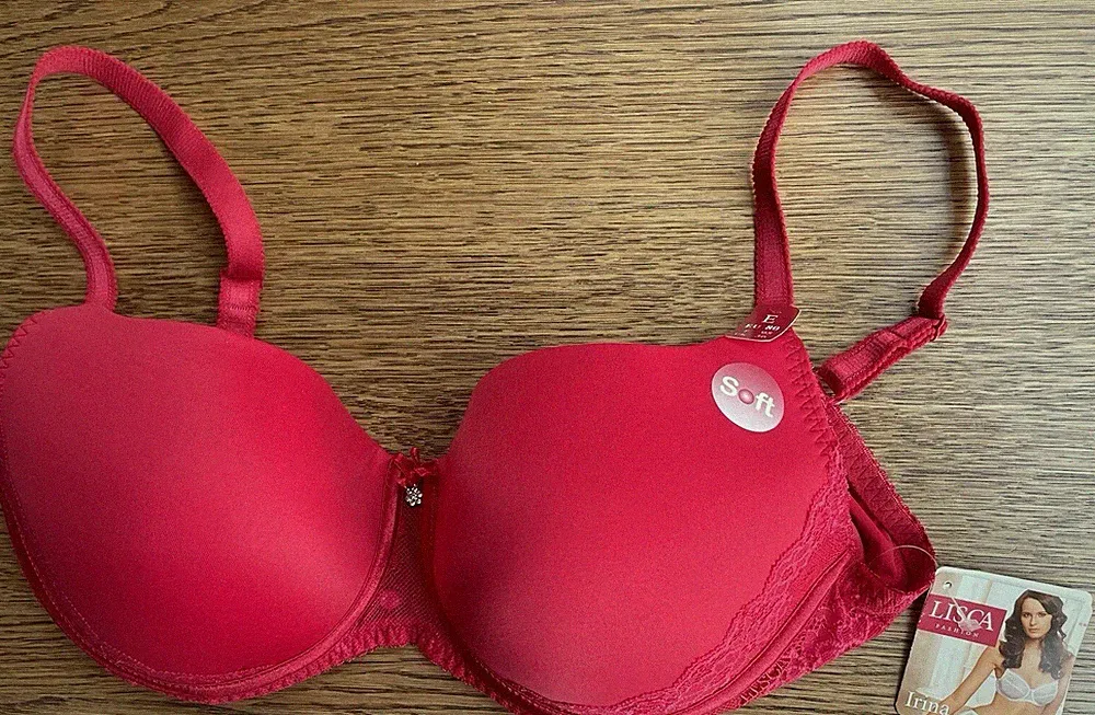 Lisca Bügel-BH NEU 80D Softschale Modell Irina in Rot mit reizvoller Spitze