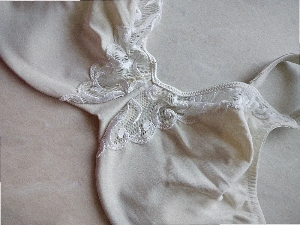 Maidenform Minimizer-BH, Größe 75E, Farbe Elfenbein