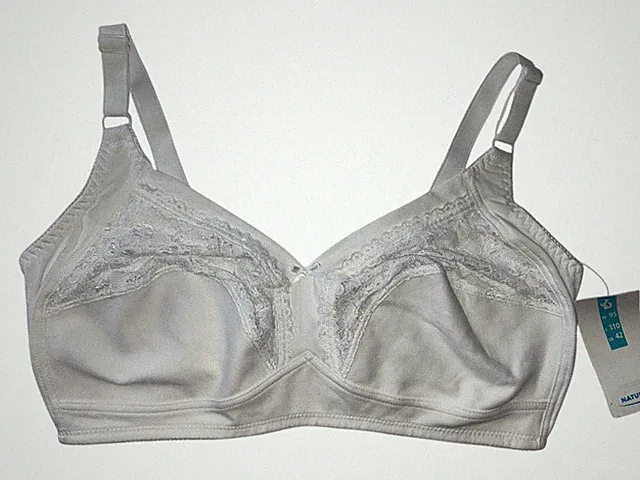Naturana Damen Unterwäsche BH Weiß ohne Bügel ohne Polster Größe 95D
