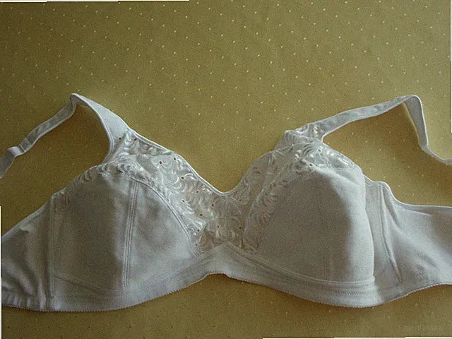NEU, Speidel - Damen-BH, GROßE GRÖßE - 100 D, weiß mit Spitze
