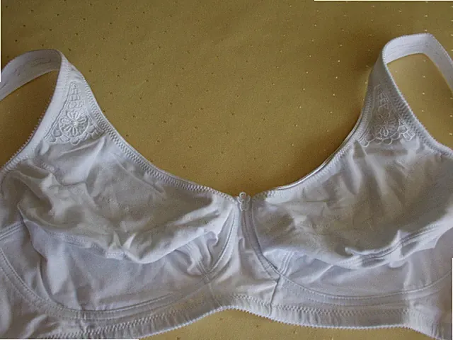NEU, wäschepur-Damen-BH, GROßE GRÖßE - 100 D, weiß mit aufgenähter Spitze