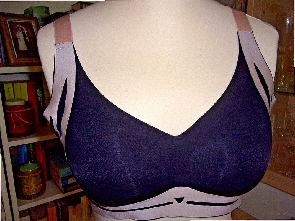 Neu! zwei bügelfreie BHs (schwarz, creme) in Größe 2XL