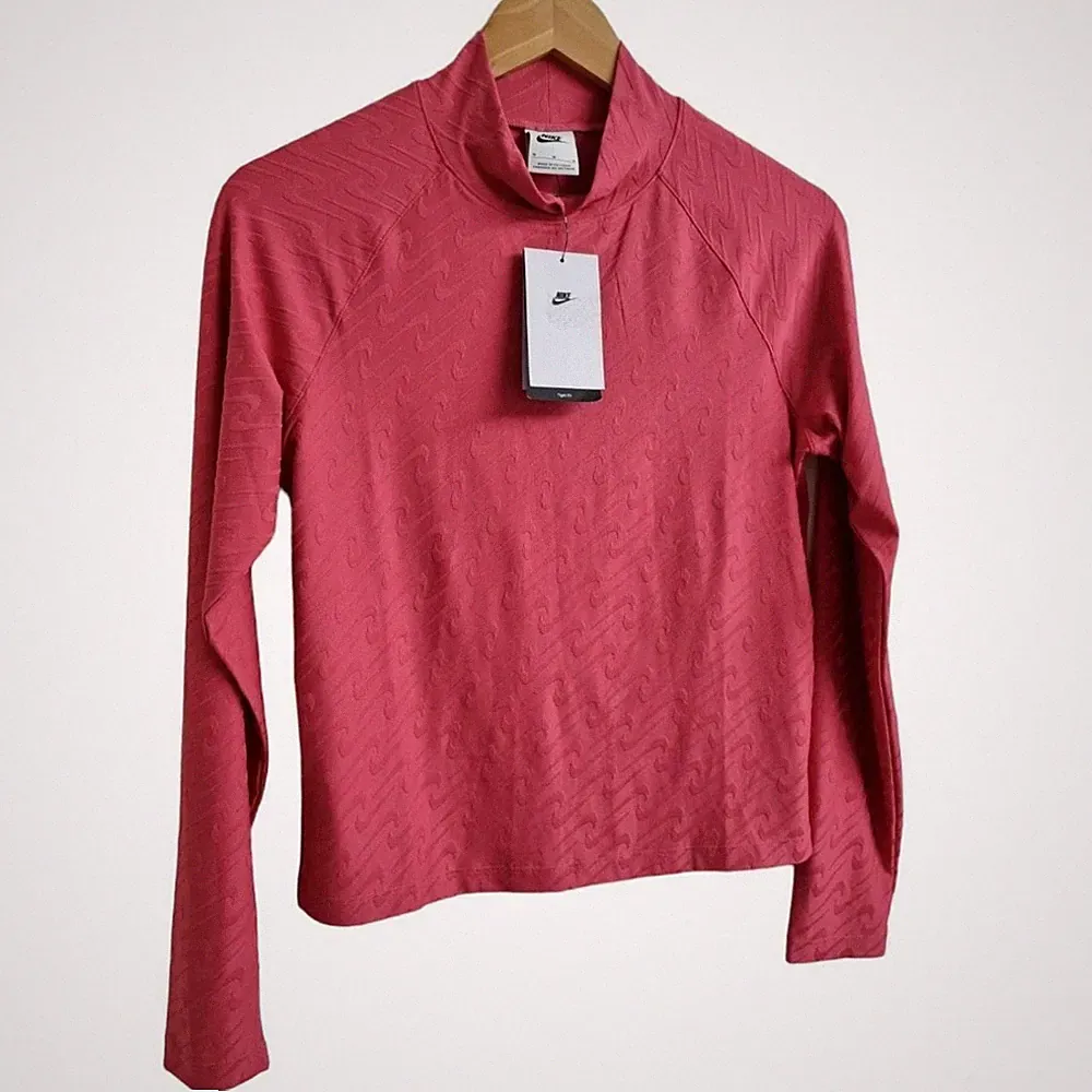 Nike Pink Embossed Swoosh Tight Fit Workout Top. Gr. Medium Uk 10 bnwt