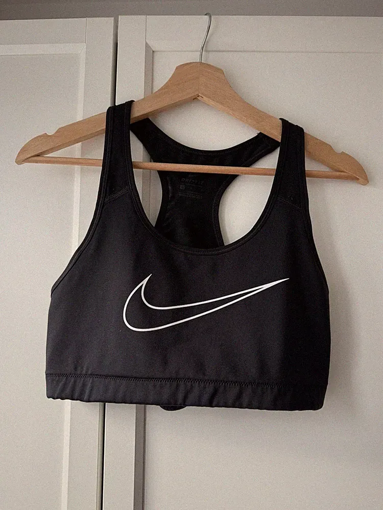 Nike Sport BH in Gr. L | Schwarz mit Nike Swoosh | Rückenfrei mit Überkreuzt
