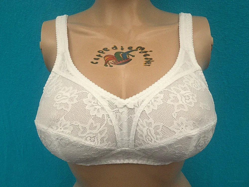 petite fleur Entlastungs - BH ohne Bügel weiß mit Spitze Gr. 80 C NEU (4567)