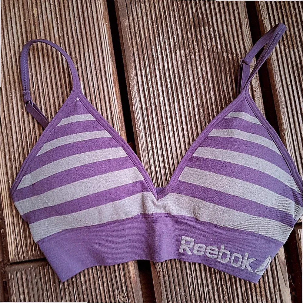 REEBOK – Lila gestreifter Push-Up-Sport-BH