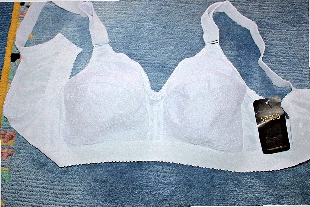 SASSA* BH Weiß 100 C ohne bügel , Milavista*BH Schwarz 90D ohne Bügel NEU