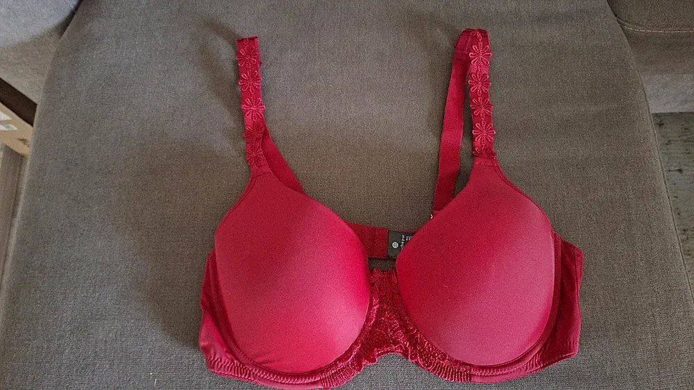 Schalen BH Damen Rot mit Bügel und Stickerei 90C