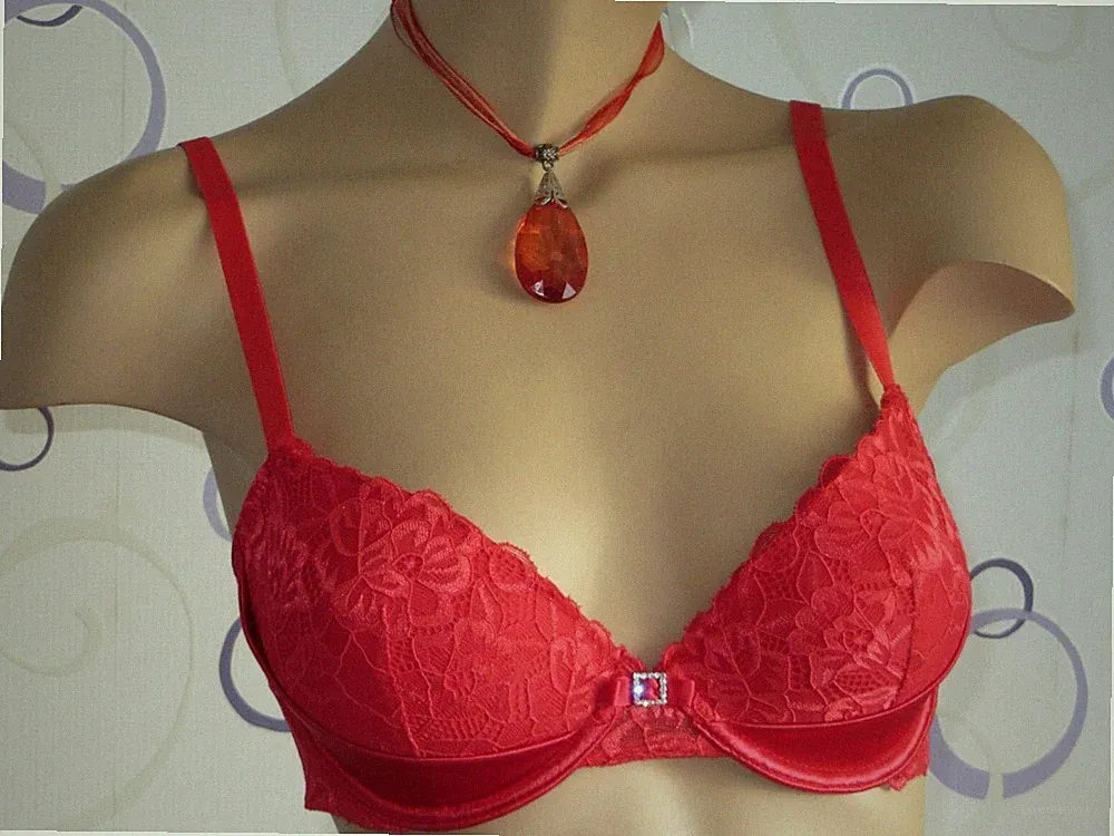 Schalen BH mit Bügel und Spitze Rot 70C NEU