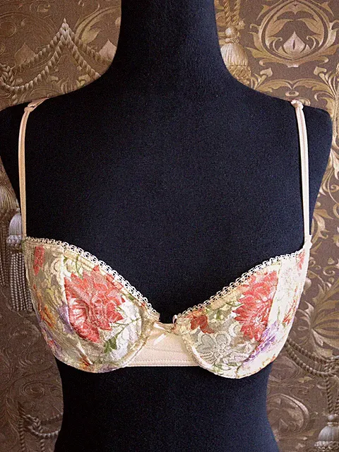 Sexy Stickerei Spitzen Dessous mit Floraler Optik Reizwäsche Bügel BH 75 A mehr.