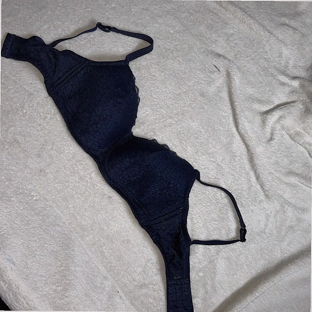 TEZENIS blau Bandeau -BH mit Spitze, Gr 40 / 85D