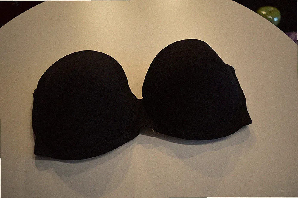 toller moderner trägerloser schwarzer Calvin Klein Push Up BH 36/70D