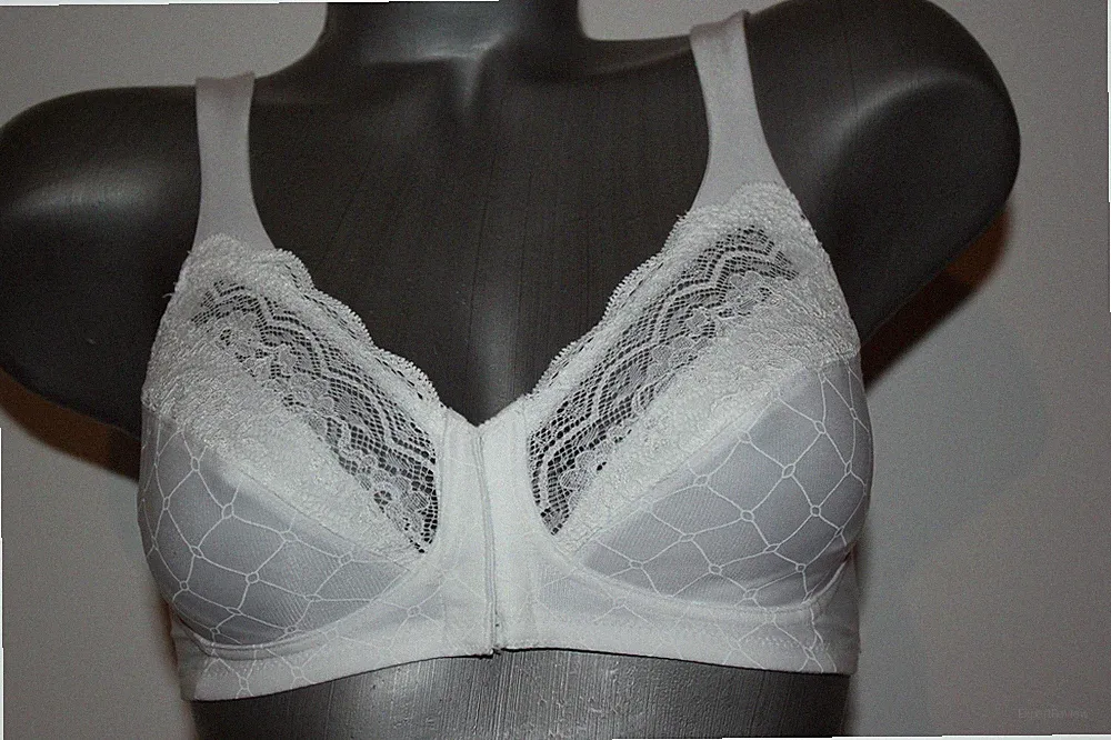 Triumph bügelloser BH "Chic Control F" Gr. 90 B weiß Frontverschluss ohne Bügel