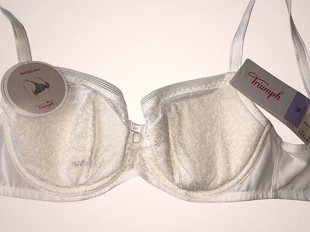 Triumph Damen Unterwäsche BH Beauty-Full Essential Weiß 65F