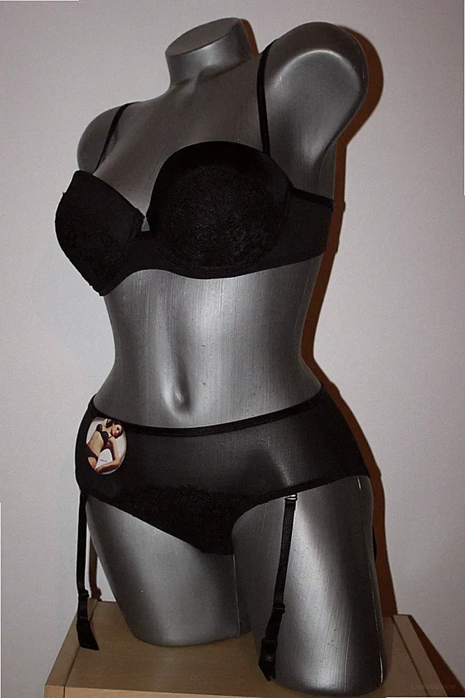 Triumph Set "Flirt Spotlight" Push-Up-BH WHU Gr. 80 B + Hipster Gr. 40 schwarz