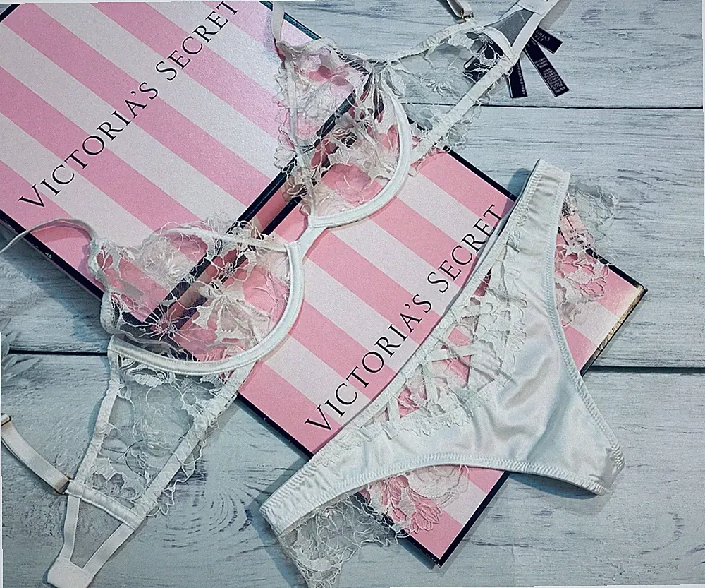 Victoria's Secret Luxe Lingerie Ungefütterter Demi Balconette BH Thong Set Weiß
