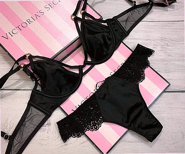 Victoria's Secret Sehr Sexy Ungefütterter Plunge-BH Thong Schwarzes Set