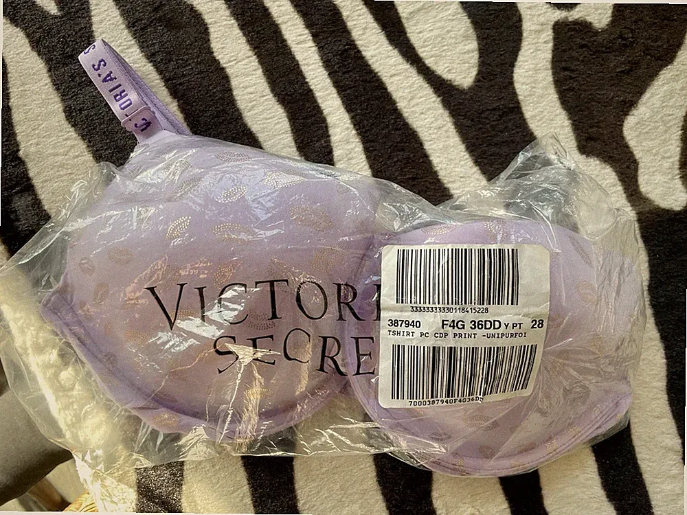 Victoria's Secret T-Shirt-BH Gr. 80E (US 36DD) NEU Lila-Flieder Logo-Träger